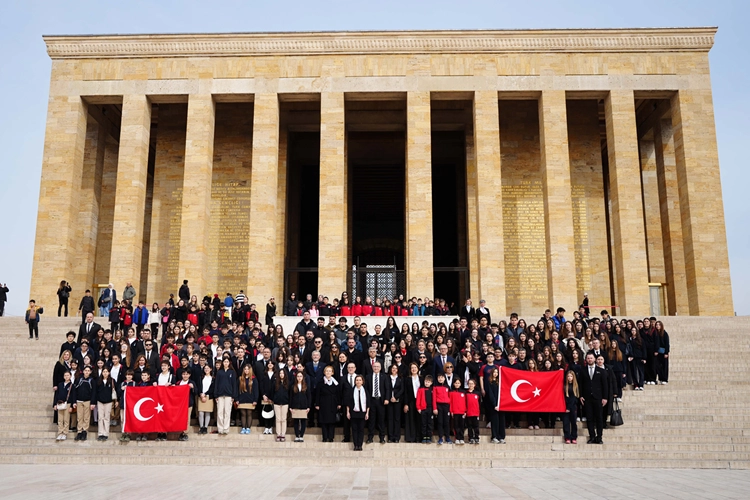 &Ccedil;EK Ailesi'nden Anıtkabir ziyareti