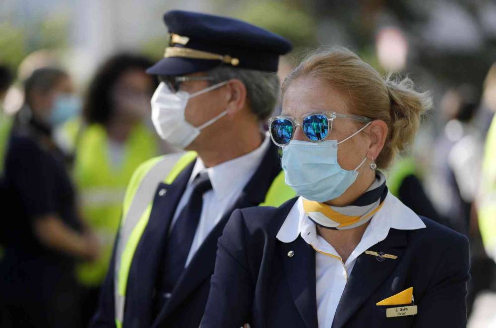 Almanya’da uçakta maske zorunluluğu kalktı
