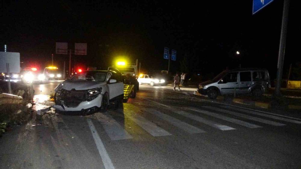 Kastamonu’da cip ile hafif ticari araç çarpıştı: 4 yaralı
