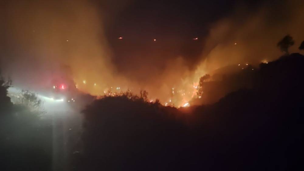 Söke’de makilik yangını yerleşim yerlerini tehdit ediyor
