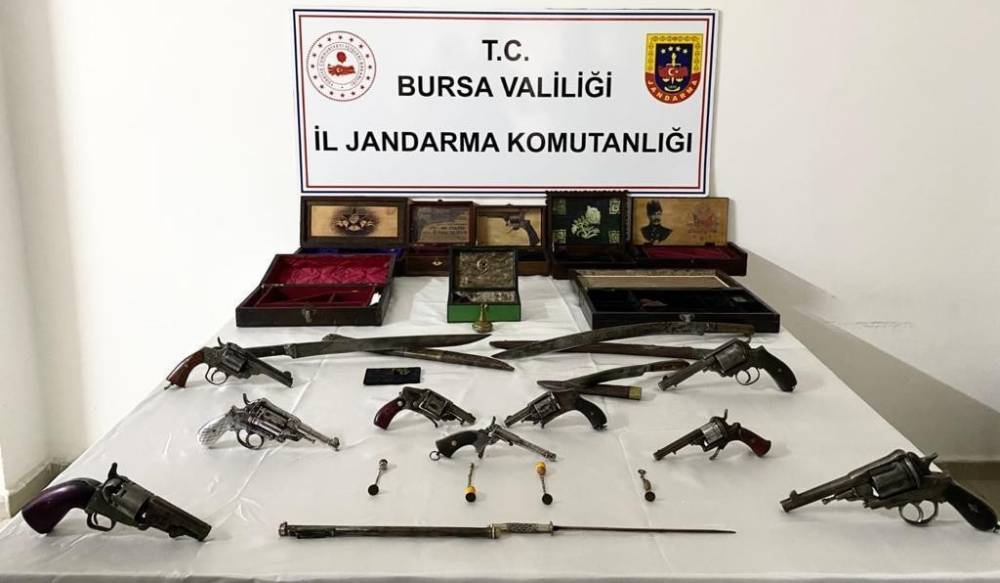 Bursa’da yasadışı silah satanlara şok baskın
