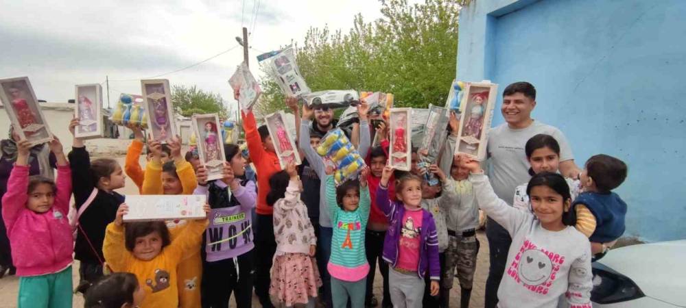 Depremden etkilenen çocuklara oyuncak dağıtıldı

