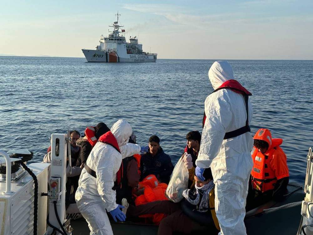 Yunanistan ölüme itiyor, Sahil güvenlik kurtarıyor
