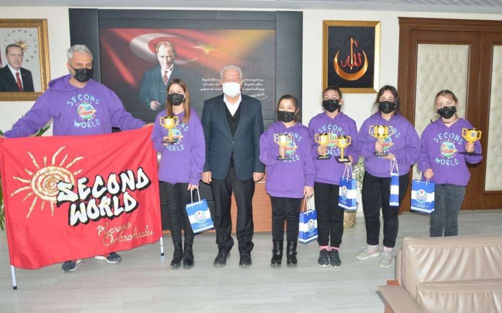 Bilim Kahramanları Başkan Yılmaz’ı ziyaret etti